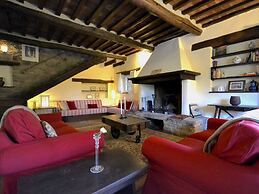 Villa with Private Swimming Pool in Hills near Cortona