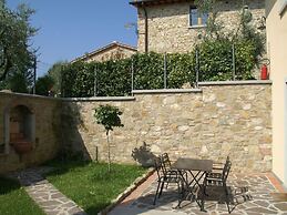 Holiday Home in Montecarelli With Swimming Pool