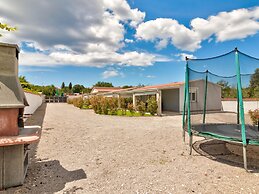 Cozy Holiday Home in Banjole near Pula City Center