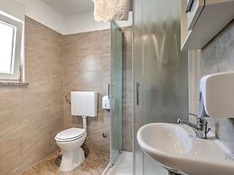 Cozy Holiday Home in Banjole near Pula City Center