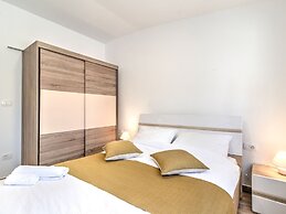 Cozy Holiday Home in Banjole near Pula City Center