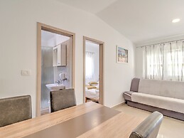 Cozy Holiday Home in Banjole near Pula City Center