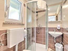 Cozy Holiday Home in Banjole near Pula City Center