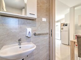 Cozy Holiday Home in Banjole near Pula City Center