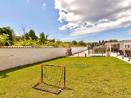 Cozy Holiday Home in Banjole near Pula City Center