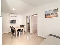 Cozy Holiday Home in Banjole near Pula City Center