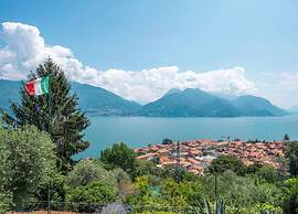 Sunny & Peacefully Situated House near Center of Village