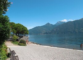 Sunny & Peacefully Situated House near Center of Village