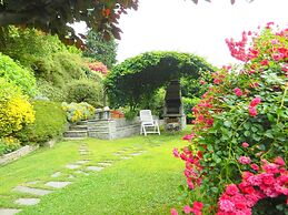 Sunny & Peacefully Situated House near Center of Village