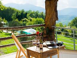 Chic Villa in Acqualagna with Hot Tub in Pool & Private Garden