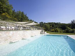 Chic Villa in Acqualagna with Hot Tub in Pool & Private Garden