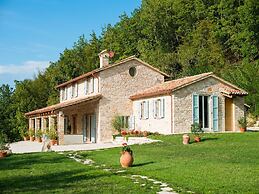 Chic Villa in Acqualagna with Hot Tub in Pool & Private Garden