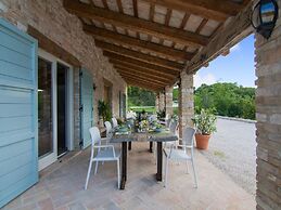Chic Villa in Acqualagna with Hot Tub in Pool & Private Garden