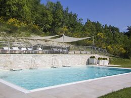 Chic Villa in Acqualagna with Hot Tub in Pool & Private Garden