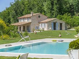 Chic Villa in Acqualagna with Hot Tub in Pool & Private Garden