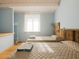 Chic Villa in Acqualagna with Hot Tub in Pool & Private Garden
