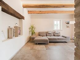 Chic Villa in Acqualagna with Hot Tub in Pool & Private Garden