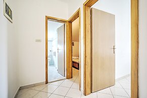 Elegant Apartment in Banjole near Fratarski Otok Island