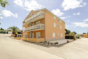 Elegant Apartment in Banjole near Fratarski Otok Island