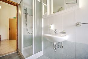 Elegant Apartment in Banjole near Fratarski Otok Island