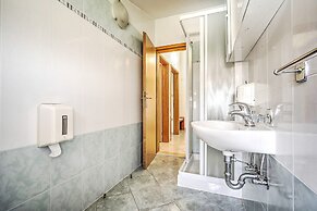 Elegant Apartment in Banjole near Fratarski Otok Island