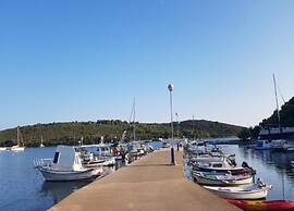 Elegant Apartment in Banjole near Fratarski Otok Island