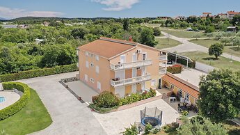 Elegant Apartment in Banjole near Fratarski Otok Island