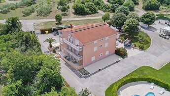 Elegant Apartment in Banjole near Fratarski Otok Island