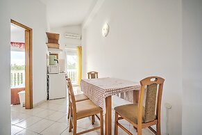 Elegant Apartment in Banjole near Fratarski Otok Island