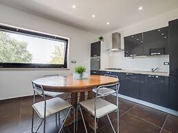 Belvilla by OYO Modern Villa in Nissoria With Pool