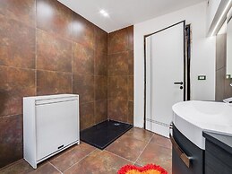 Belvilla by OYO Modern Villa in Nissoria With Pool