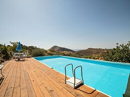 Belvilla by OYO Modern Villa in Nissoria With Pool