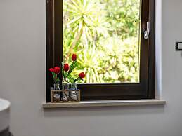 Belvilla by OYO Modern Villa in Nissoria With Pool