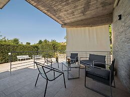 Belvilla by OYO Modern Villa in Nissoria With Pool