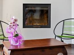 Belvilla by OYO Modern Villa in Nissoria With Pool