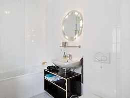 Elegant Apartment in Innsbruck near Golden Roof