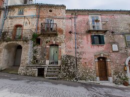 House With Pool, Garden and Wifi in Medieval Village, With Panoramic V