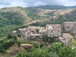 House With Pool, Garden and Wifi in Medieval Village, With Panoramic V
