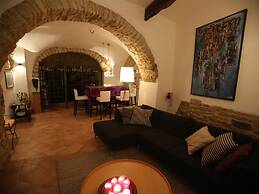 House With Pool, Garden and Wifi in Medieval Village, With Panoramic V