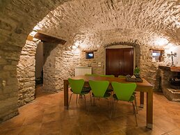 House With Pool, Garden and Wifi in Medieval Village, With Panoramic V