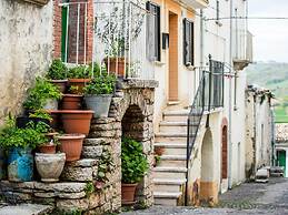 House With Pool, Garden and Wifi in Medieval Village, With Panoramic V