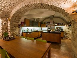 House With Pool, Garden and Wifi in Medieval Village, With Panoramic V