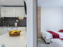 Gorgeous Mobile Home in Banjole With Swimming Pool