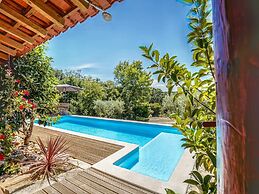 Striking Holiday Home in Carcavelos