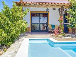 Striking Holiday Home in Carcavelos