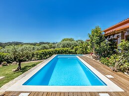 Striking Holiday Home in Carcavelos