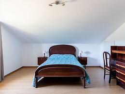 Striking Holiday Home in Carcavelos