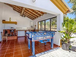 Striking Holiday Home in Carcavelos