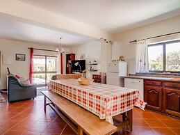 Striking Holiday Home in Carcavelos