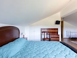 Striking Holiday Home in Carcavelos
